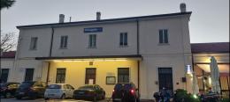 Treni: “Si migliori la stazione”