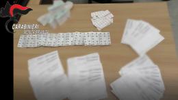 Medico prescriveva droghe: raffica di arresti
