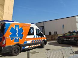 Armato di coltello aggredisce medici e carabinieri 