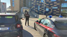 Armato semina il panico all'ospedale