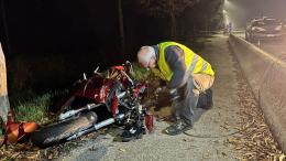 Schianto bici - moto, muore un centauro