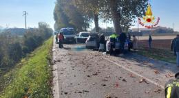 Muore 24enne nel frontale tra due auto