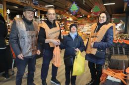 Una colletta per dare cibo a chi soffre

