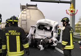 Inferno in A4, una morta e una ferita