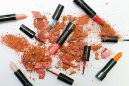 Allarme amianto nei cosmetici