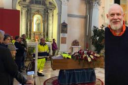 Addio Antonio: un paese intero lo saluta