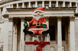 IL NATALE É PRONTO AD INVADERE IL PAESE