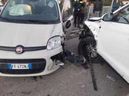 Schianto tra tre auto, tre feriti