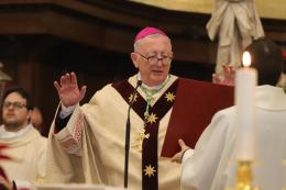 Aperta la porta santa: "Basta protagonismi"