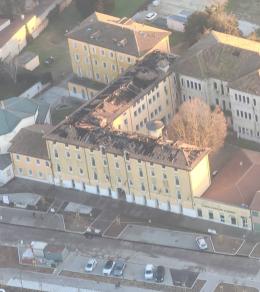 Spente le fiamme, si cerca la causa