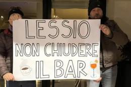 "Lessio non chiudere!". Il paese si mobilita