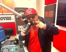 Il Kamikaze decolla: ironia e musica su Delta Radio