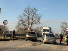 Scontro tra auto, traffico in tilt