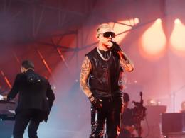 Lazza: un anno da record tra musica, famiglia e successi sul palco