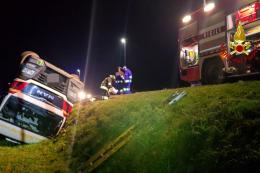 Due camion ribaltati nella notte, paura sulla strada