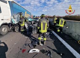 Inferno in A4, una morta e una ferita grave