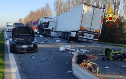 Scontro sulla Romea: due feriti