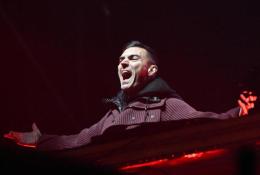 Gabry Ponte apre la finale di Sanremo 2025 con "Tutta l'Italia"