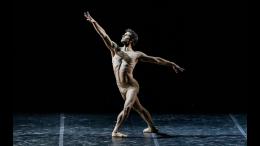 Roberto Bolle: tra arte e danza, celebra i 50 Anni nel nome di Caravaggio
