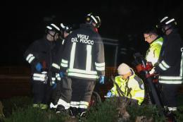 Tragedia sui binari, investito e ucciso