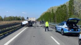 Due morti sulla Romea nello scontro auto camion