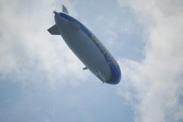 Lo Zeppelin tedesco regala un sorvolo spettacolare alla città 