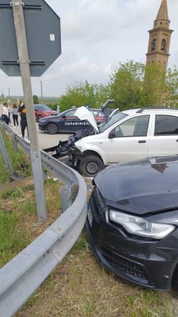Scontro tra auto, due feriti