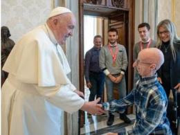 Papa Francesco e le telefonate che hanno toccato il cuore: storie di umanità e vicinanza 