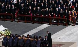 L'ultimo miracolo di Papa Francesco: 250mila persone e  i potenti della terra