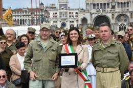 Venezia accoglie "La Colonna della Libertà"