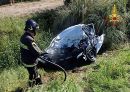 Agghiacciante incidente, muore l'automobilista di 22 anni