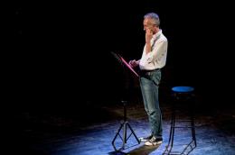 Marco Travaglio porta in scena "I migliori danni della nostra vita": satira e riflessione a Verona