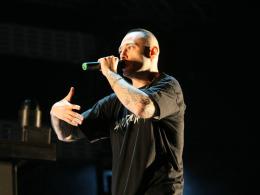 Fabri Fibra condannato: dovrà risarcire Valerio Scanu con 70.000 euro per diffamazione