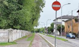 Viale Europa, asfalto e parcheggi