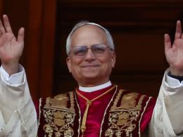 Leone XIV,  americano, missionario e anche un po' italiano
