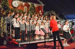 Un coro di voci giovani: l'Arena di Verona celebra la felicità e il futuro