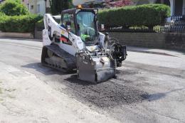 Lavori anti buche in  via Giotto
