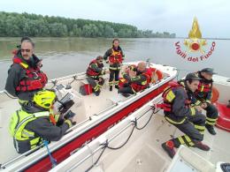 Quindici pompieri pronti a intervenire anche sull'acqua
