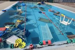 I vandali devastano la piscina