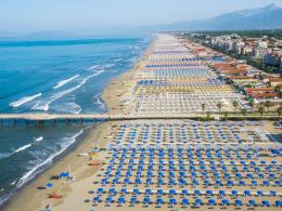 Aumenti fino a 600 euro per l'ombrellone
