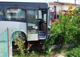 Boato a Rosolina, scontro auto bus, tre feriti