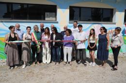 Un ponte tra le generazioni: inaugurato il murale di speranza e creatività