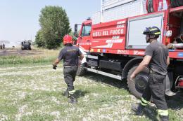 Troppo caldo: brucia la campagna