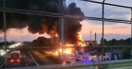 Pauroso incendio vicino all'A4