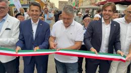 Bagno di folla per la sagra del pesce