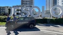  Hashish nascosto nel vano batteria: denunciati quattro giovani