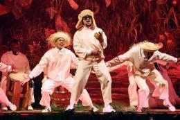 Bad Bunny sorprende con "Alambre Púa": un omaggio visivo e sonoro a Puerto Rico