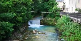 Pulmino precipita nel torrente: sette feriti, due gravi