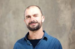 Fabio Genovesi racconta il Giro d’Italia tra emozioni e ironia: a Canda con "Tutti primi sul traguardo del mio cuore"