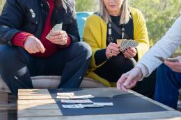 Rissa durante la partita a carte: chiuso il centro anziani 